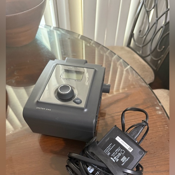 Philips Respironics Bipap Auto Bi-Flex 
Unit & power cord 
No humidifier
25hrs - Picture 1 of 9